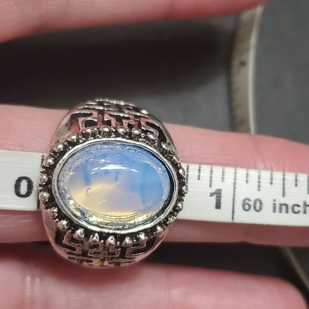 Silver tone ring with iridescent looking stone Size 10.75 - Picture 6 of 8